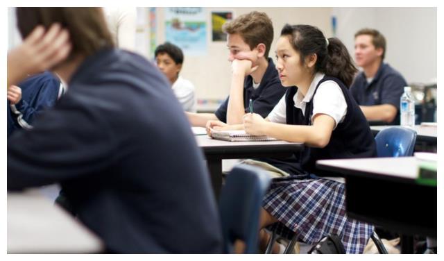 留學(xué)生歸國新篇章探索，歸國學(xué)子的最新動(dòng)態(tài)與成就