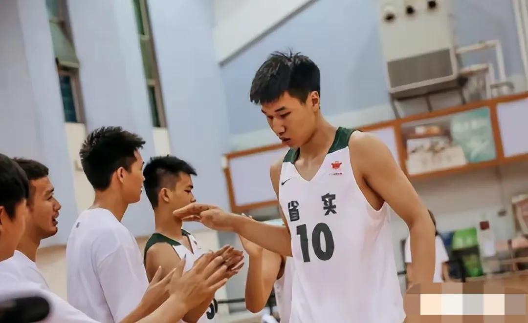 廣東隊蓄勢待發(fā)，易建聯(lián)再度閃耀CBA賽場(chǎng)期待大放異彩