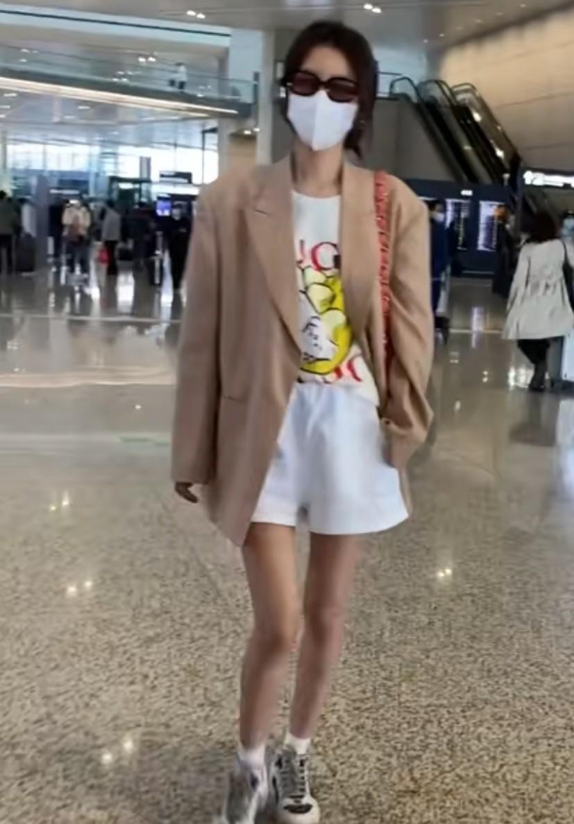 孫怡機場(chǎng)最新亮相，時(shí)尚魅力爆棚