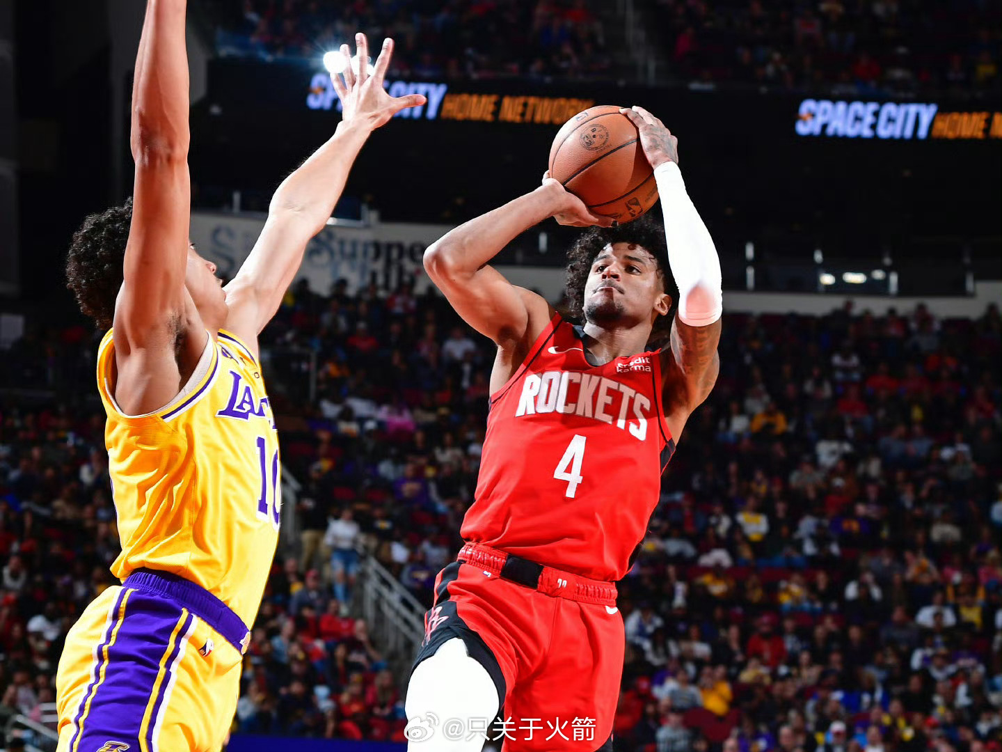 湖人火箭熱血對決，精彩比賽瞬間回顧