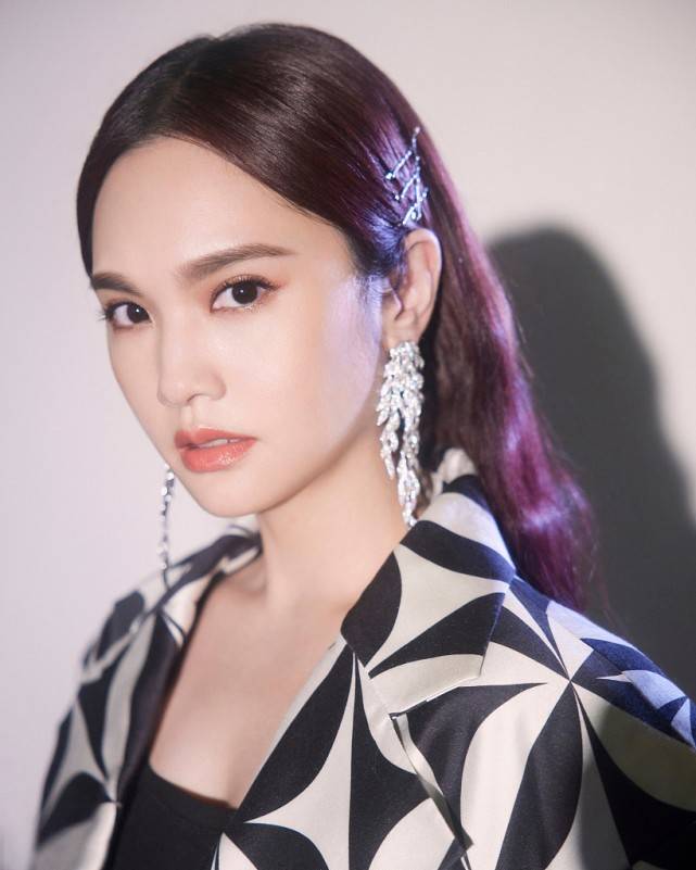 楊丞琳最新耳釘，引領(lǐng)時(shí)尚潮流的璀璨之選