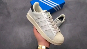 最新款阿迪貝殼頭，時(shí)尚潮流新寵亮相！