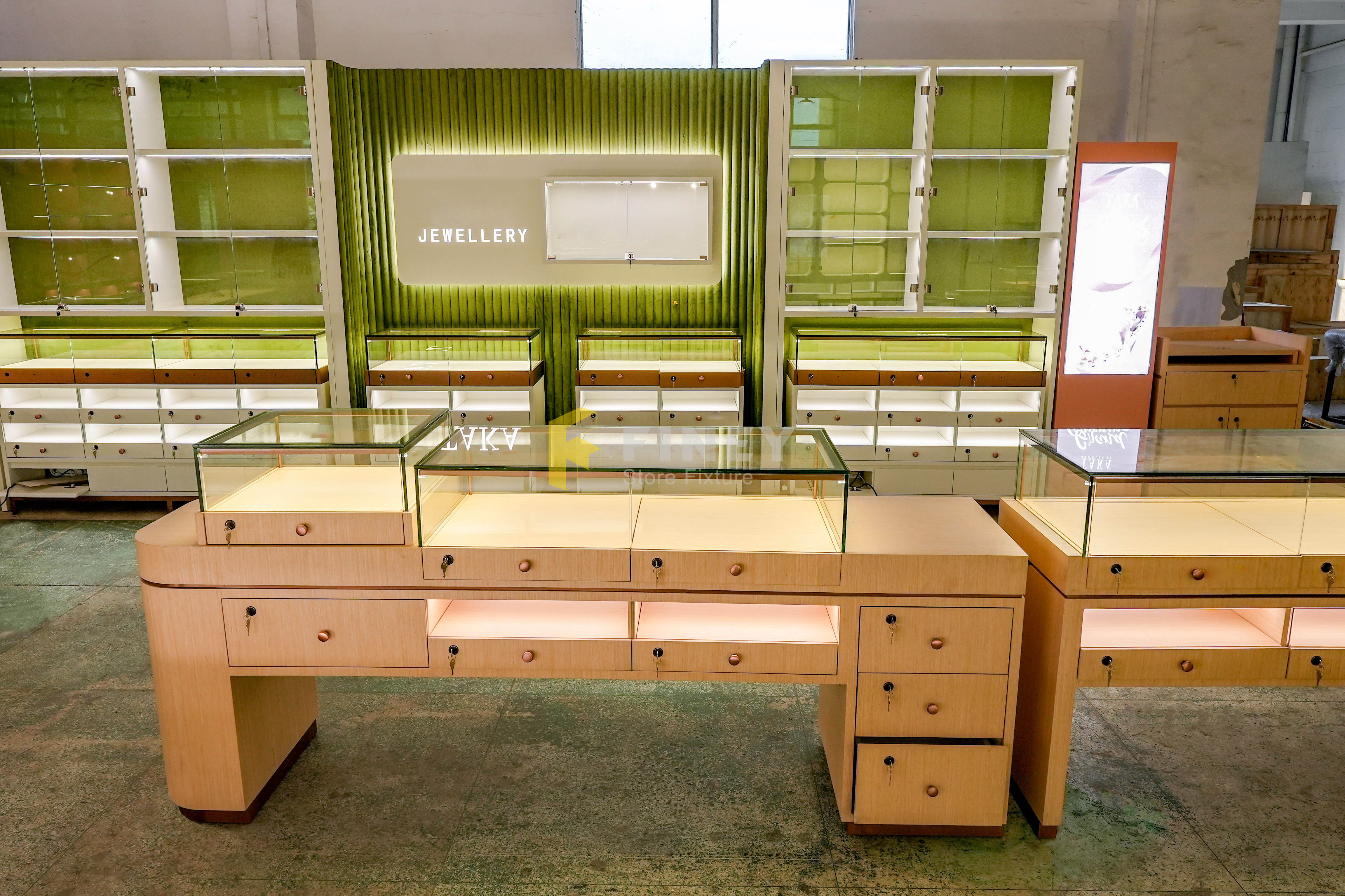 最新款首飾展示柜，展現珠寶魅力的極致之選