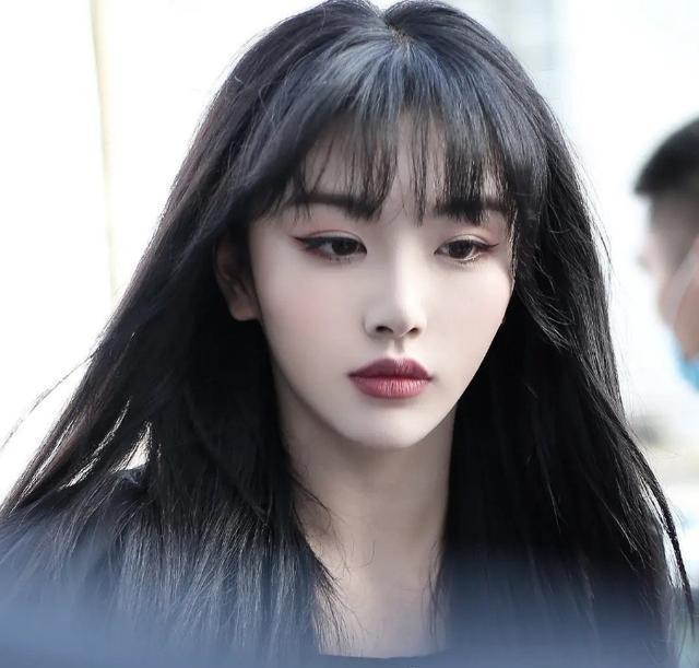 許佳琪最新造型，時(shí)尚魅力的巔峰詮釋