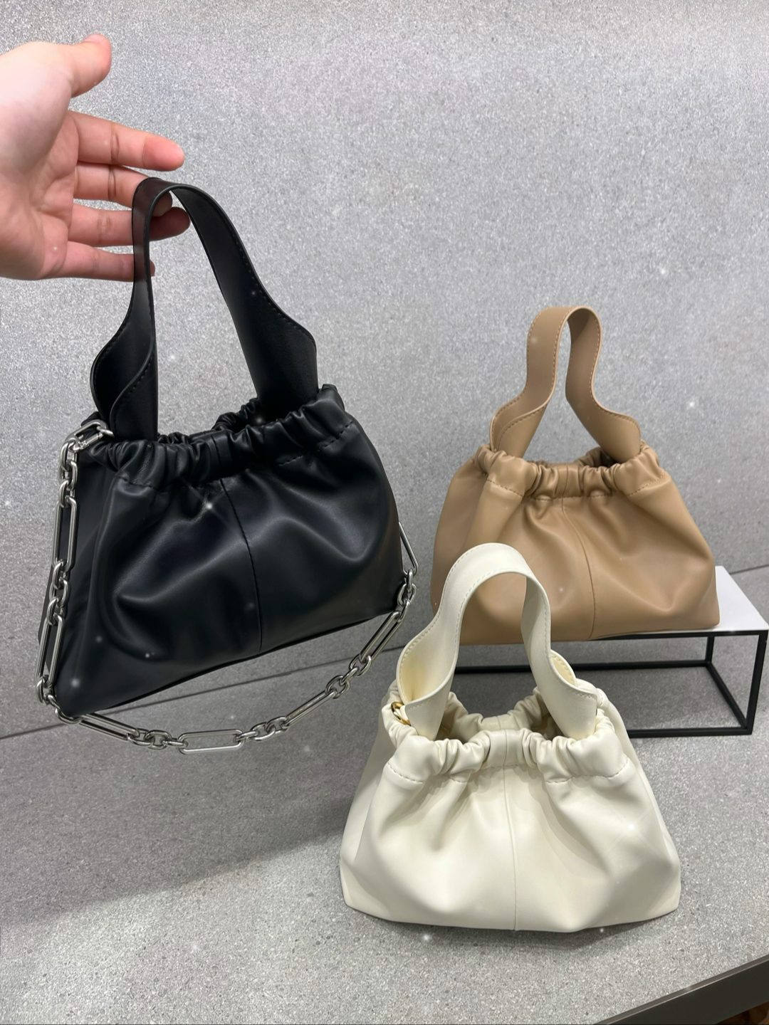 小CK云朵包，時(shí)尚輕盈的夢(mèng)幻之選