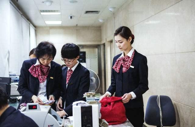 央行新時(shí)代面貌揭秘，工作人員角色與職責探索