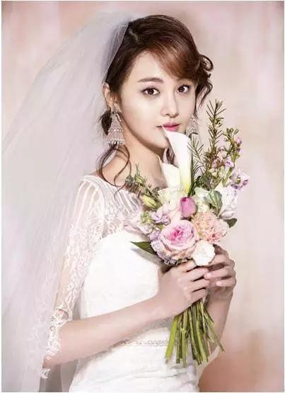 鄭爽張翰重逢合照，火花重燃粉絲心弦