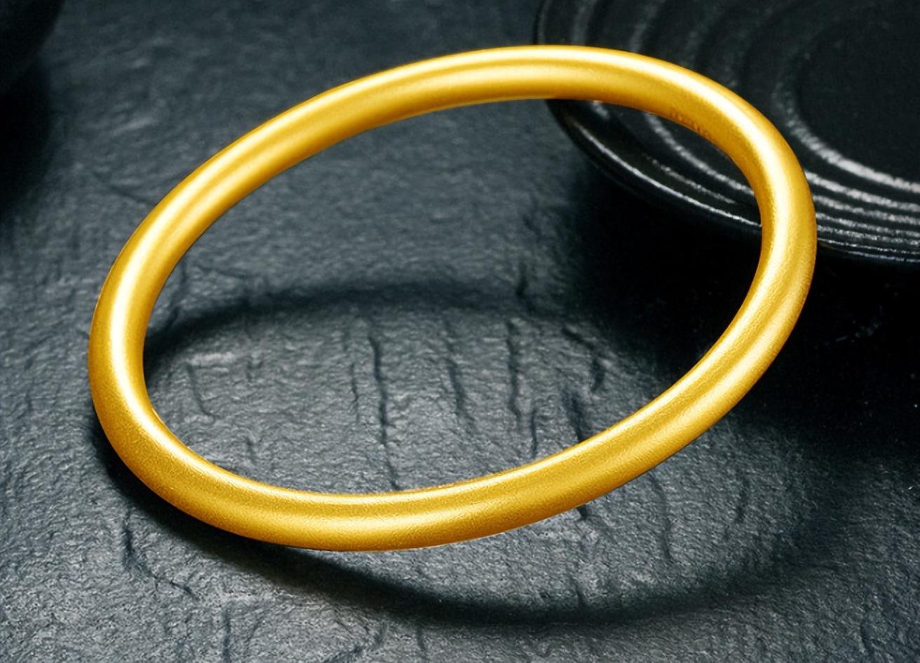 黃金素圈手鐲新款，時(shí)尚與經(jīng)典的完美融合